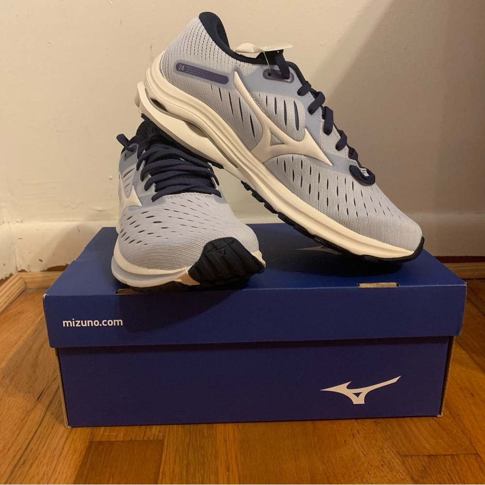 Mizuno Wave Rider 24 size 8